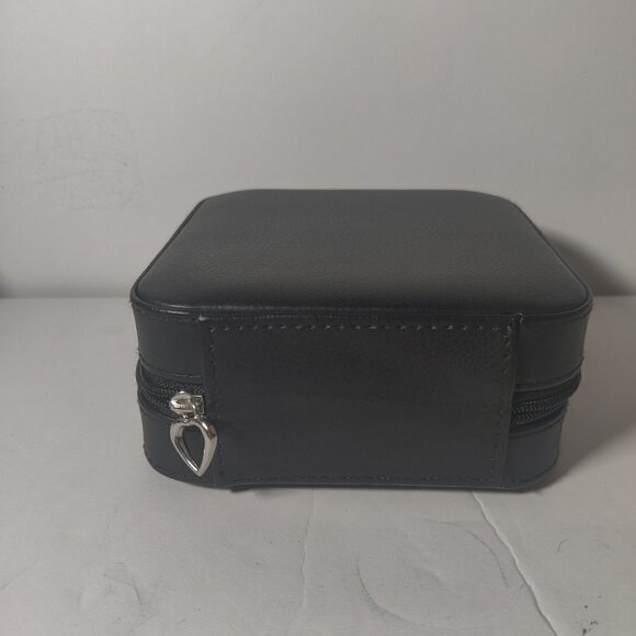 Jewelry Travel case, mirrored compartment for cash & jewelry by Mele and Co Dana - Picture 2 of 6